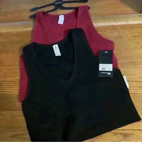 NEW BUNDLE 90 DEGREE REFLEX RIB SEAMLESS
HIGHLINE TANK WOMEN L - Picture 2 of 10
